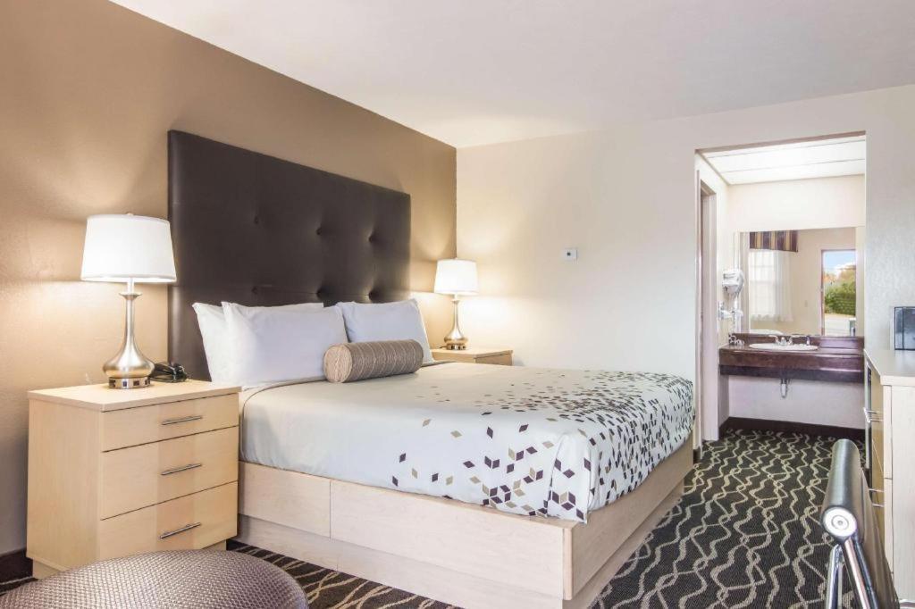Americas Best Value Inn Alliance Ngoại thất bức ảnh